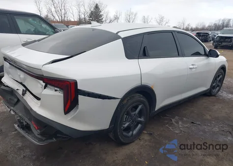 2025 Kia K4 Lxs из США, поврежденный, VIN 3KPFT4DE3SE115085
